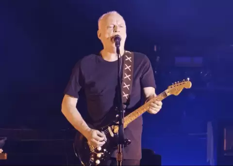 La ic�nica guitarra de David Gilmour rompe r�cords en subasta.