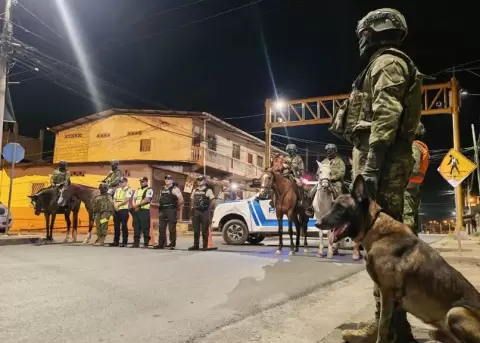 Despliegue militar en cuatro provincias para velar el cumplimiento del toque de queda.