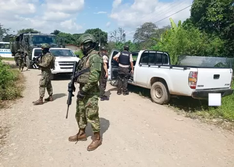 Militares y polic�as ejecutan operativos en Los R�os.
