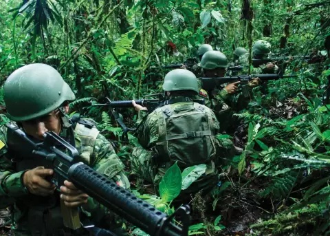 Patrullajes militares en la provincia de Sucumb�os, Ecuador.