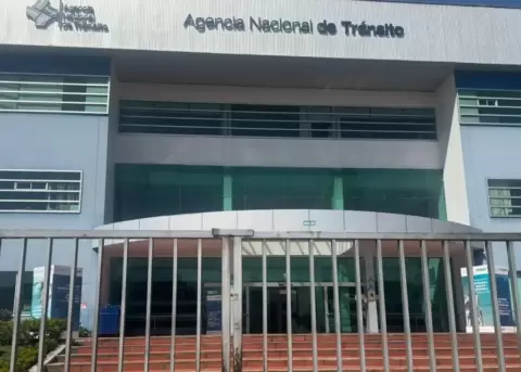 Agencia Nacional de Tr�nsito (ANT) en Quito.