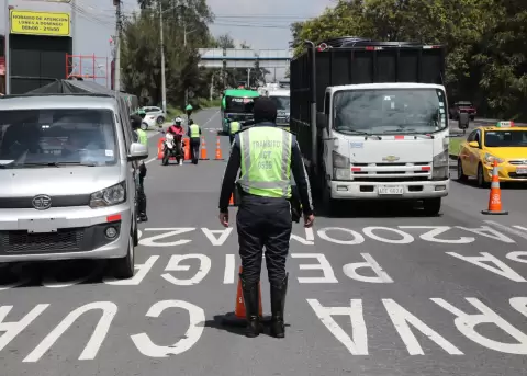 Pabel Mu�oz anuncia restricci�n al transporte pesado en las tardes en Quito