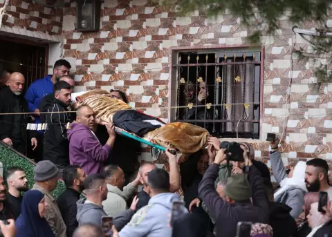 Funeral de tres de las cuatro mujeres que murieron en la aldea de Beit Awa, en Cisjordania, por un impacto de un misil de racimo iran�.