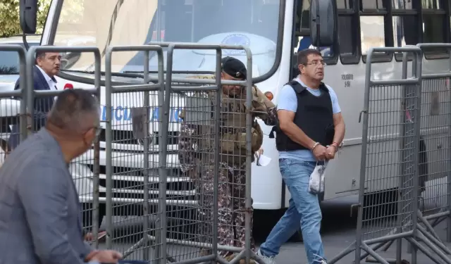 Santiago D�az Asque en su llegada a la Fiscal�a General del Estado, en Quito.