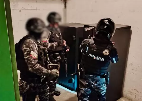 Hallazgo de cerca de un mill�n de d�lares en una bodega ubicada el subsuelo de un edificio de Quito.