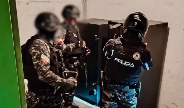 Hallazgo de cerca de un mill�n de d�lares en una bodega ubicada el subsuelo de un edificio de Quito.