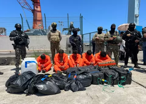 Operativo conjunto entre las Fuerzas Armadas y la Guardia Costera de Estados Unidos.
