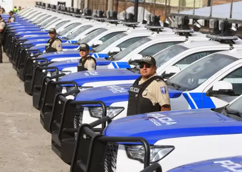 Gobierno entrega 190 patrulleros a la Polic�a Nacional