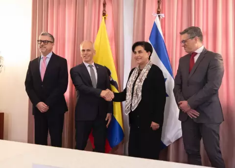 Ecuador e Israel firman acuerdo clave para cooperaci�n en educaci�n y ciencia