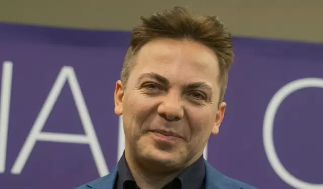 Cristian Castro est� pr�ximo a terminar el colegio y quiere estudiar la universidad.