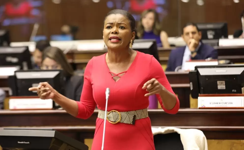 Paola Cabezas descarta una 