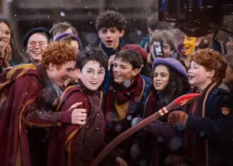 Nuevo documental explora impacto global de la saga Harry Potter.