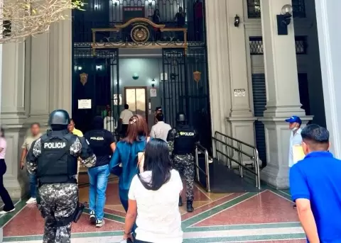 Allanamientos de la Fiscal�a y la Polic�a en Guayaquil.