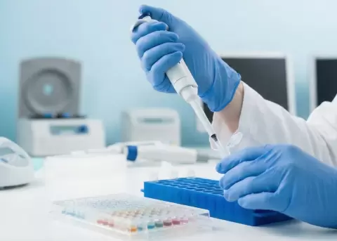 Imagen referencia de un investigador m�dico.