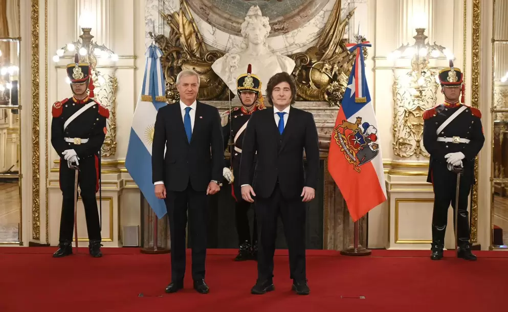 Kast inicia visita a Argentina con cancelaci�n de ofrenda a San Mart�n por el mal tiempo