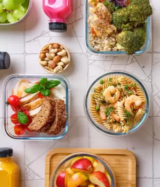 Alimentos "saludables" que pueden hacerte subir de peso si los consumes en exceso.