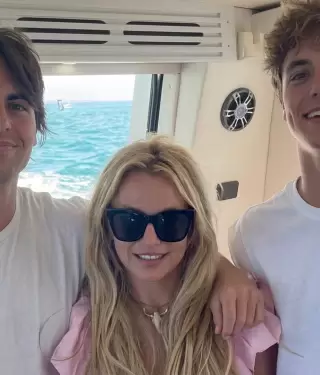 Los hijos de Britney Spears cambian su apellido por el de su madre en redes sociales.