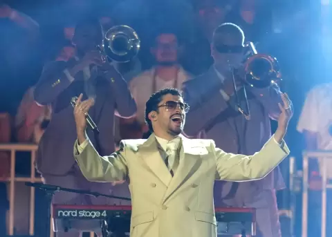 Concierto filmado en Tokio celebra �xitos globales del artista.
