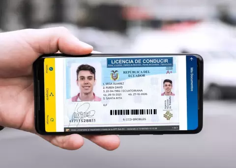 Emisi�n de licencias de conducir opera al 100% a nivel nacional
