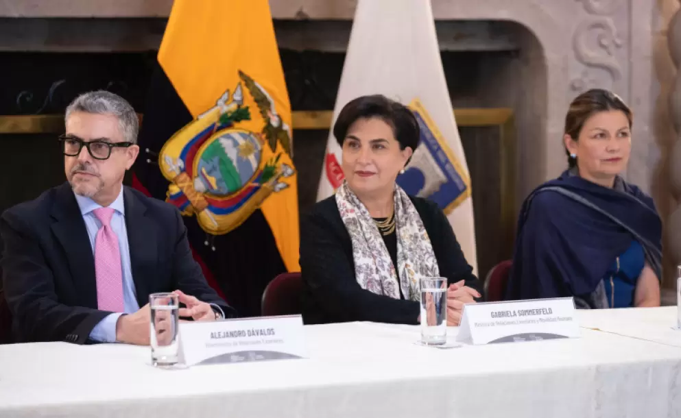 Mesas t�cnicas programadas con Colombia se suspendieron tras declaraciones de Petro, dice la canciller de Ecuador