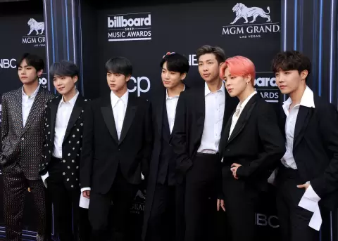 Estafas con entradas falsas de BTS alertan a fans latinoamericanos.