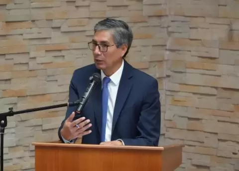 Ra�l Llasag renuncia a la Corte Constitucional