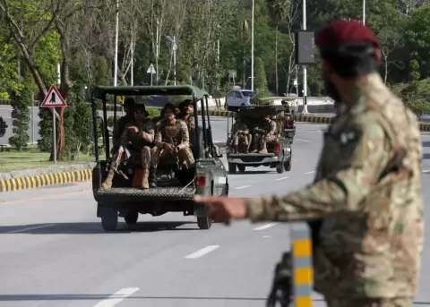 Fuerzas de seguridad pakistan�es. Se intensifica la seguridad ante la visita de las delegaciones de EE.UU. e Ir�n a Islamabad.