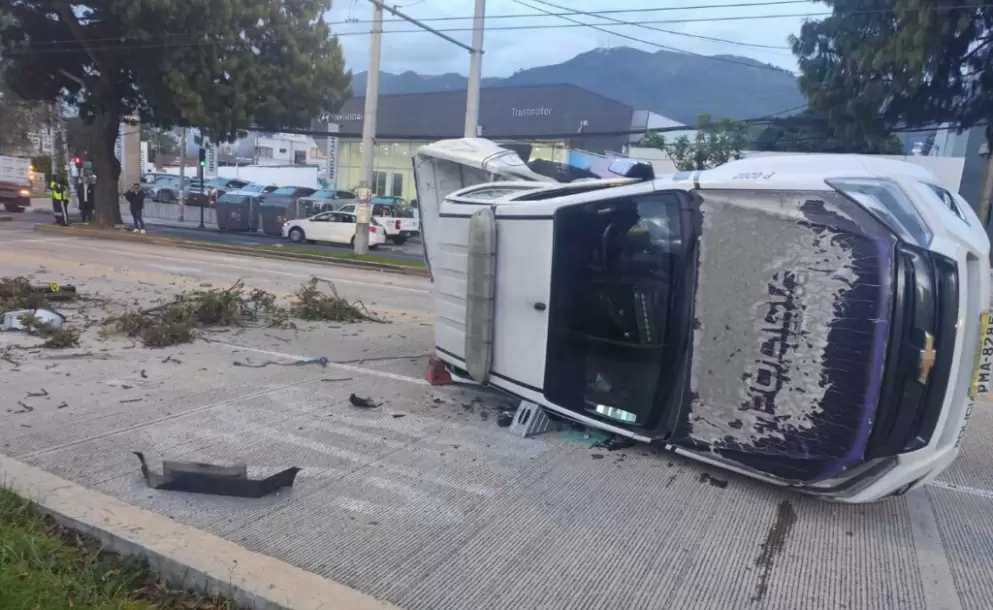 Tres heridos deja un choque en la Av. 10 de agosto, en Quito