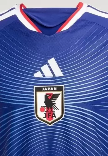 Jap�n present� su uniforme de la manera m�s original.