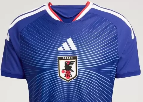 Jap�n present� su uniforme de la manera m�s original.