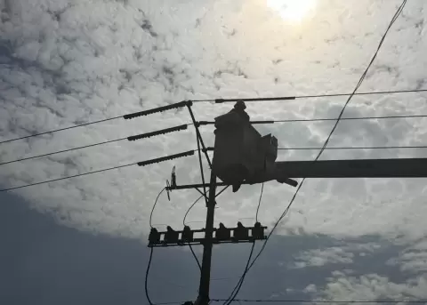Reemplazo de puentes y portafusibles obsoletos en Guayaquil.