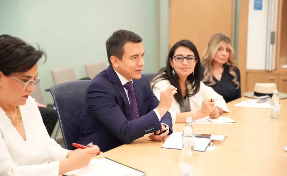 Ecuador escala en la guerra comercial con Colombia, mientras busca cubrir un 