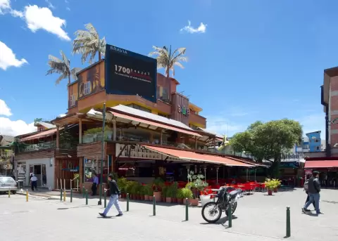 Bares, drogas, discotecas y contradicci�n municipal en el pol�gono nocturno de La Mariscal.