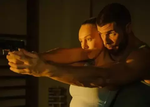 Prime Video estrena nueva adaptaci�n de Mercedes Ron con Ester Exp�sito.