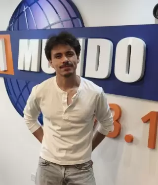 Alejandro Sierra presenta su m�s reciente sencillo, 'Su�ltalo'.