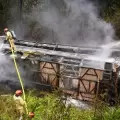 Accidente en la vía Cuenca-Molleturo: bus cae a un barranco, se incendia y deja al menos 11 fallecidos
