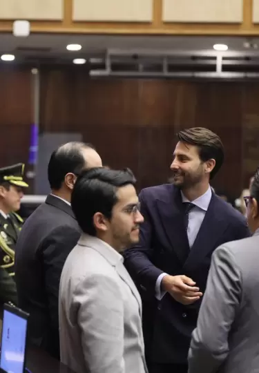 Niels Olsen (c), presidente de la Asamblea Nacional.