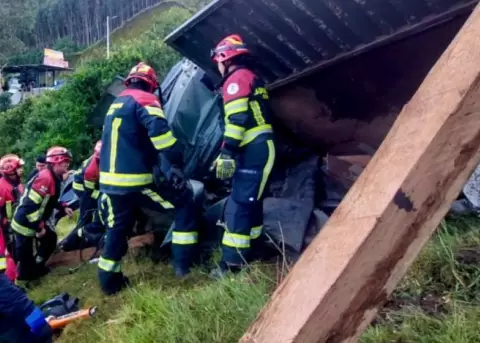 Accidente en la v�a Pifo-Papallacta deja dos militares fallecidos.