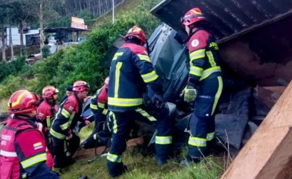 Accidente en la v�a Pifo-Papallacta deja dos militares fallecidos