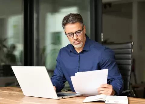 En Ecuador, trabajar en feriado obliga al empleador a pagar el doble.