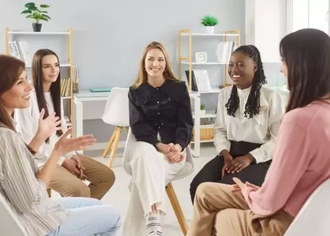 Un c�rculo de mujeres es poderoso y transformador.