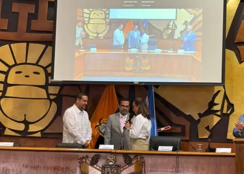 Elecci�n de Carlos Encalada como nuevo viceprefecto del Guayas.