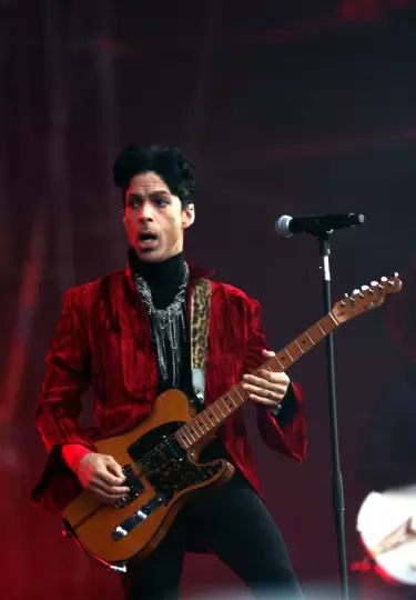 Prince grab� un cover de una canci�n de The Beatles.