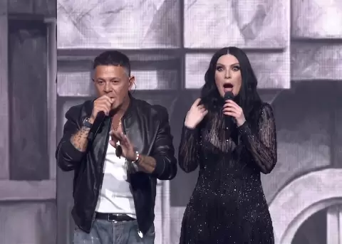 Una sorpresa a Laura Pausini.