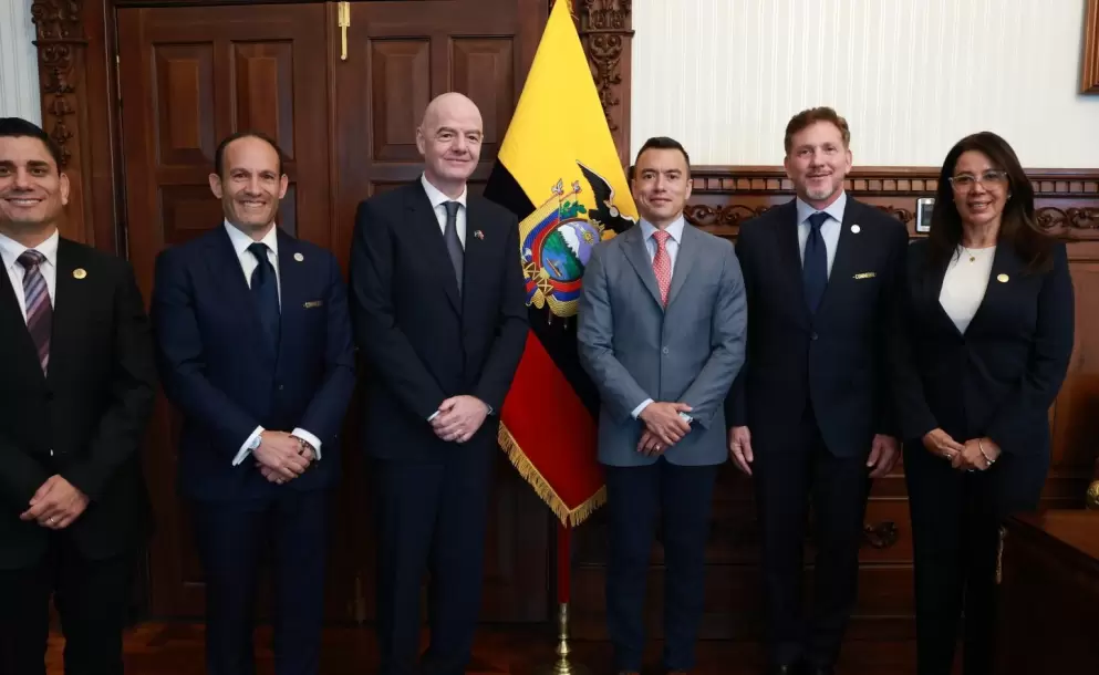 Noboa se re�ne con Infantino y Dom�nguez para abordar el presente del f�tbol