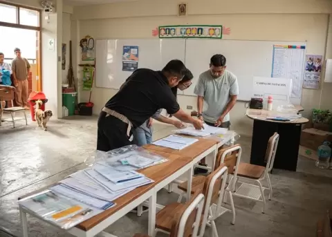 Las elecciones generales de Per� quedaron empa�adas por una serie de irregularidades en su organizaci�n.