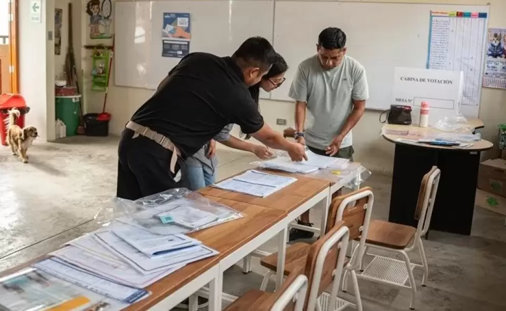 Irregularidades en elecciones de Per� evidencia un Estado ineficiente y debilitado, seg�n experto