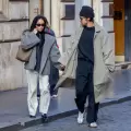 Harry Styles y Zoë Kravitz se comprometieron tras 8 meses de noviazgo, según un amigo cercano