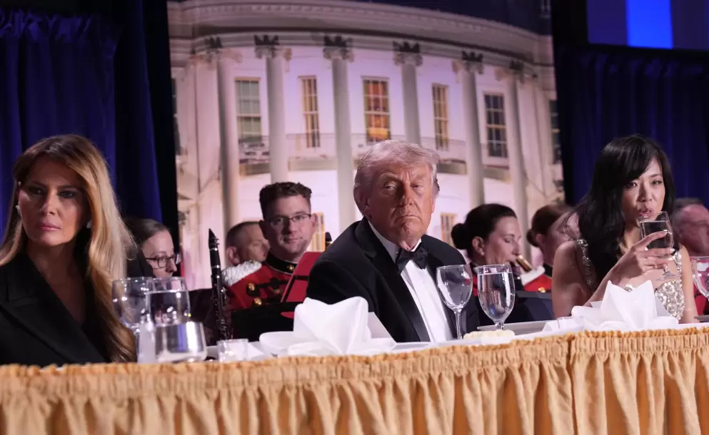 El Servicio Secreto de EE.UU. evac�a a Trump de la cena de corresponsales tras aparentes disparos