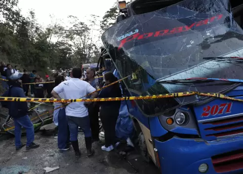 Sube a 14 el n�mero de muertos y 38 heridos por ataque en la V�a Panamericana en Colombia.
